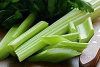  للكرفس فوائد مذهلة.. لكن أكله أفضل من شربه وهذه الأسباب