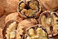 الجوز يقي من الإصابة بسرطان الأمعاء