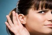 لماذا لا يُمكن الاستماع إلى شخصين في الوقت نفسه؟