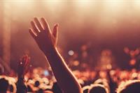 فنانة ظروفها صعبة وعروض ملغاة