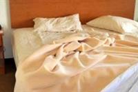 فوائد صحية لعدم ترتيب الفراش