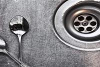  لا ترموا هذه الأشياء في فتحات الصرف الصحّي! 