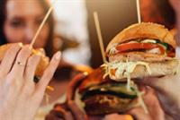 كيف تؤثر نوعية طعامك في الشباب على بقية حياتك؟