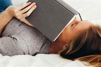 أيهما أفضل للدماغ.. الدراسة على السرير أم المكتب؟