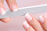 لأظافر قوية... حضّري المقوّي بنفسك!