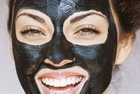 مادة سوداء... الحلّ لمشكلات بشرتك