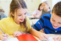 4 خطوات لتحسين خط طفلك في الكتابة...