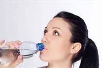 هل يسبّب الإفراط بشرب الماء الموت؟