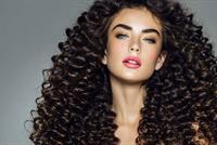 إليكِ 5 نصائح للعناية بالشعر المجعد