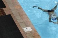 احذروا أحواض السباحة.. مهما بدت نظيفة