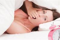 لماذا نشعر بالتعب رغم أننا نمنا بما فيه الكفاية؟