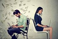 النساء أكثر ترددًا من الرجال في طلب زيادة الراتب