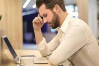 تفكّر في أمور كثيرة؟.. حيلة بسيطة لتصفية دماغك