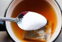 التمتع بمذاق الشاي.. هل يرتبط بإضافة السكر؟