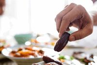 مشروب سحري لمنع العطش والجوع في رمضان.. مكوناته موجودة بكل مطبخ!