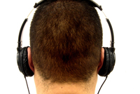 مخاطر الاستماع إلى الموسيقى بالسماعات