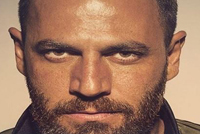 ممثل يخضع للتجميل