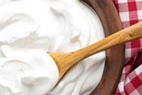 هل تناول الزبادي على الريق مضرّ أم مُفيد؟