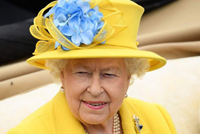 شخص واحد سمحت له الملكة إليزابيث بمناداتها باسمها الأول.. من هو؟