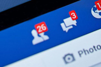 “فيسبوك” تغري المستخدمين المبدعين مالياً