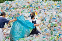 أوّل طريقة في العالم لتحويل البلاستيك إلى وقود