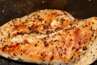 استبدال اللحوم بالدجاج يقلل خطر إصابة المرأة بسرطان الثدي