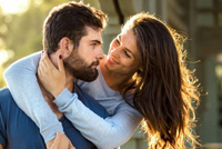 أخطاء يرتكبها الرجل.. هكذا تهدد العلاقة الزوجية!