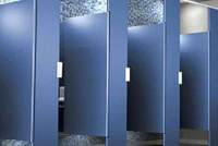 لماذا تكون أبواب الحمامات العامة قصيرة؟