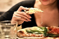 لهذا السبب... نرغب بتناول الطعام غير الصحي عند التعب