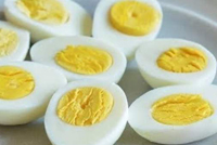 ومن البيض ما قتل... هندي يموت قبل إكمال تحدّي الـ50 بيضة