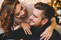 المرأة تبحث عن الرجل القوي الذي يُشعرها بالأمان.. ماذا عن الأخير؟