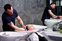 كيف تغسل شعرك بطريقة صحيحة؟