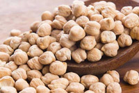 احذروا تناول الحمص نيئاً.. ما السبب؟