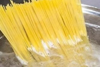 الماء البارد أفضل من المغلي لطهي المعكرونة