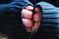 7 حيل مُفيدة للحدّ من برودة اليدين في الشتاء!