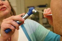 رائحة الفم الكريهة.. مؤشر للإصابة بهذا المرض المعوي