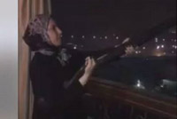 نائبة اطلقت النار من شرفتها