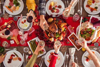 كيف يمكنك الوقاية من التخمة في فترة الأعياد من خلال القليل من الخطوات؟