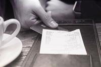  فاتورة المطعم 23 دولارا.. والبقشيش صادم ولم يخطر على البال