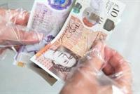 فيروس كورونا والتعامل بالعملات النقدية.. هل المخاوف مبررة؟