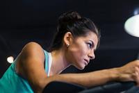 عند وضع المكياج... تجنّبي الرياضة والأعمال المنزليّة