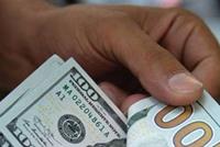  كيف فتَحَ الدولار في السوق السوداء صباح اليوم؟